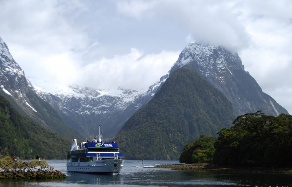 Milford Soundin vuonoristeily, Uusi-Seelanti Milford Soundin vuonoristeily, Uusi-Seelanti