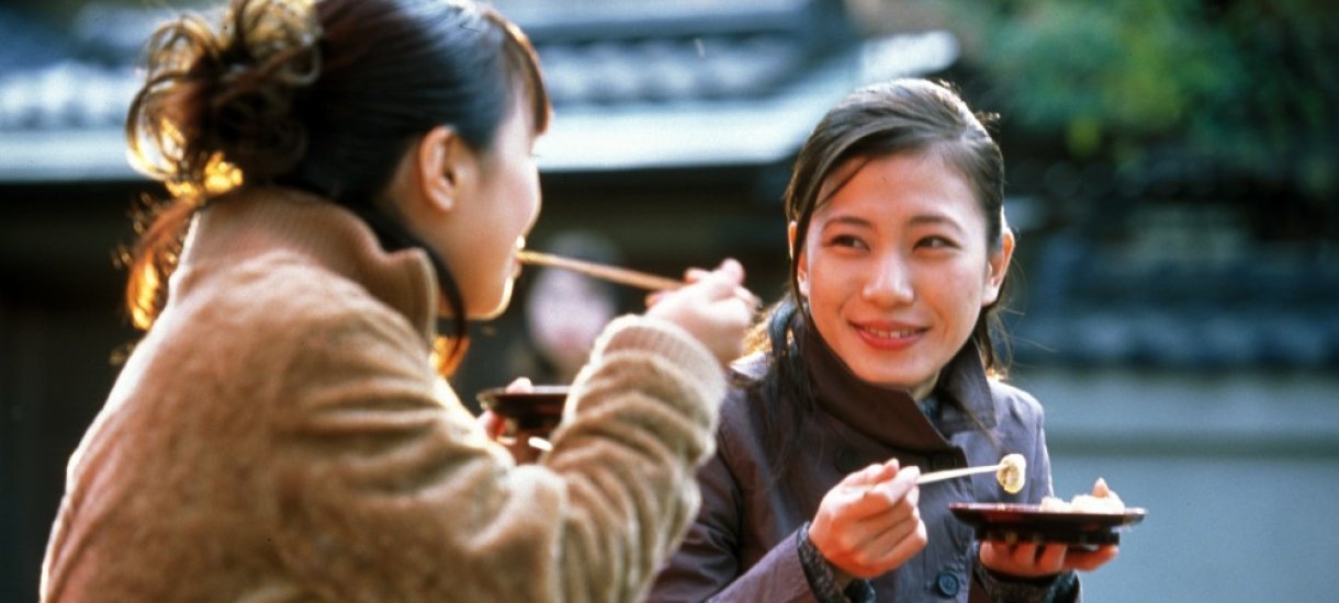 Piknikillä Japanissa Japanilaisia tyttöjä